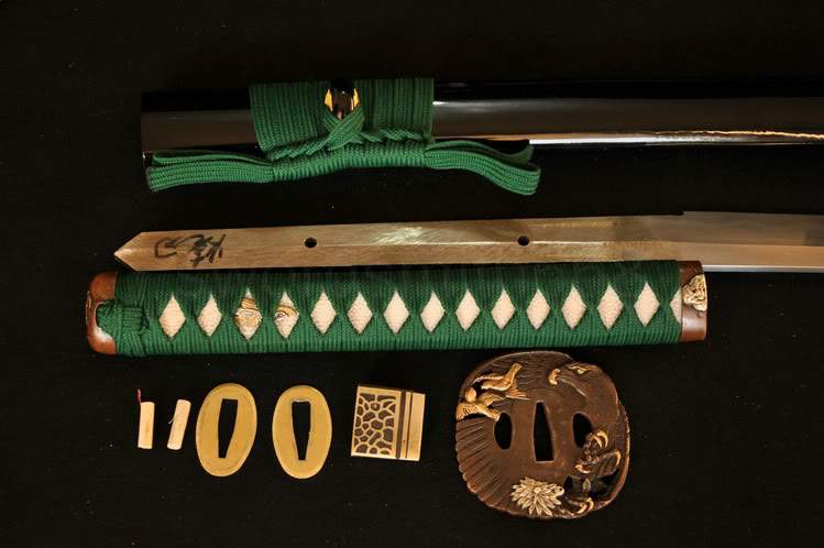 Clay Tempered Folded Steel Blade Hawk Tsuba Japanese Samurai Sword Katana